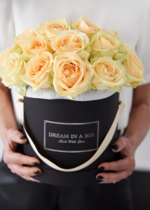 Our new Dreams …. all for you roses, peach avalanche roses and miss piggy roses - immagine 2