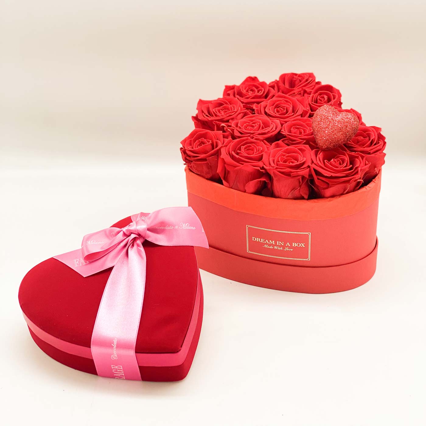 Dream a little Dream rosso, scatola a cuore grande di praline miste e pin a  cuore (rose fresche)