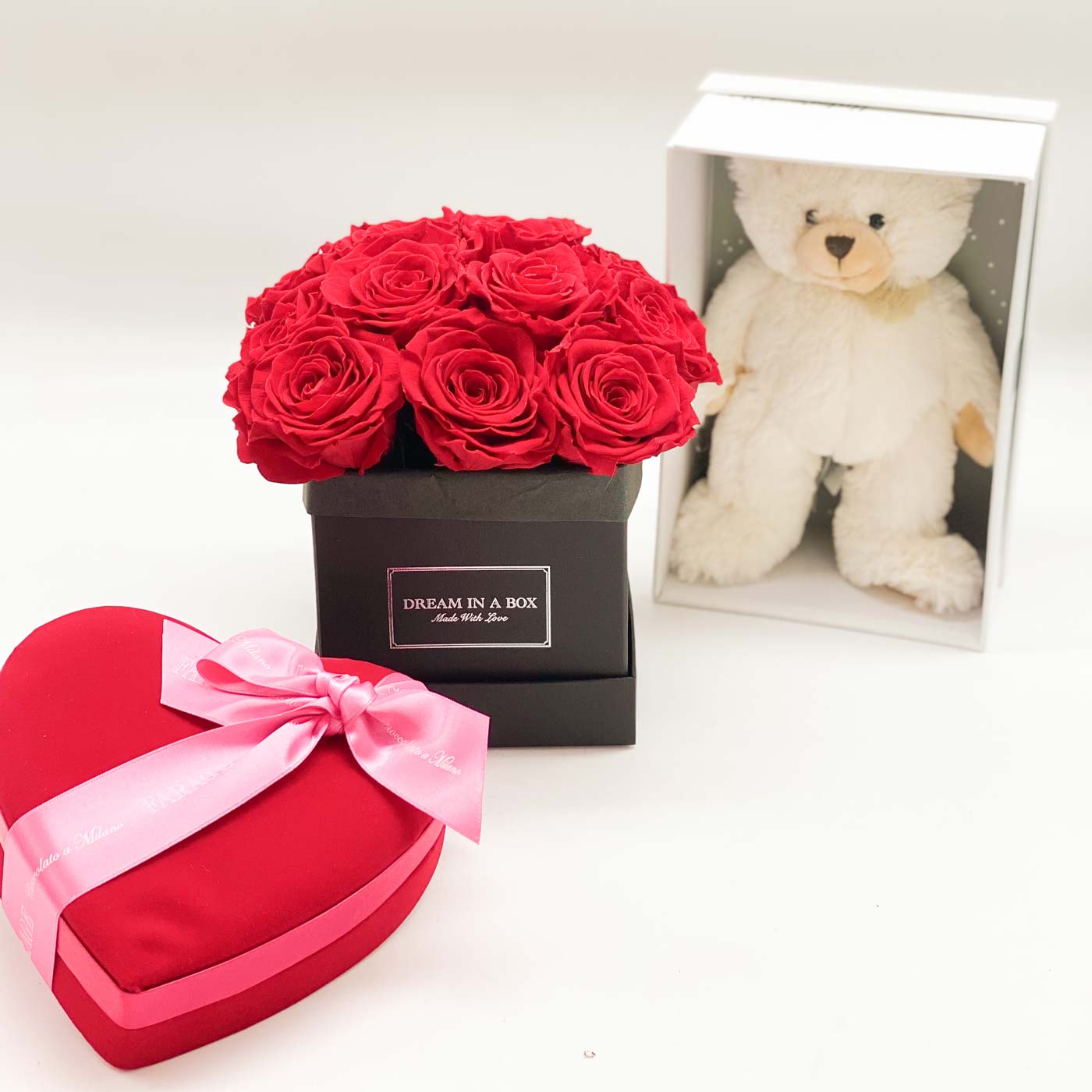 Square Dream Special Package San Valentino con Orso Ted e Pin a forma di  cuore (rose stabilizzate)